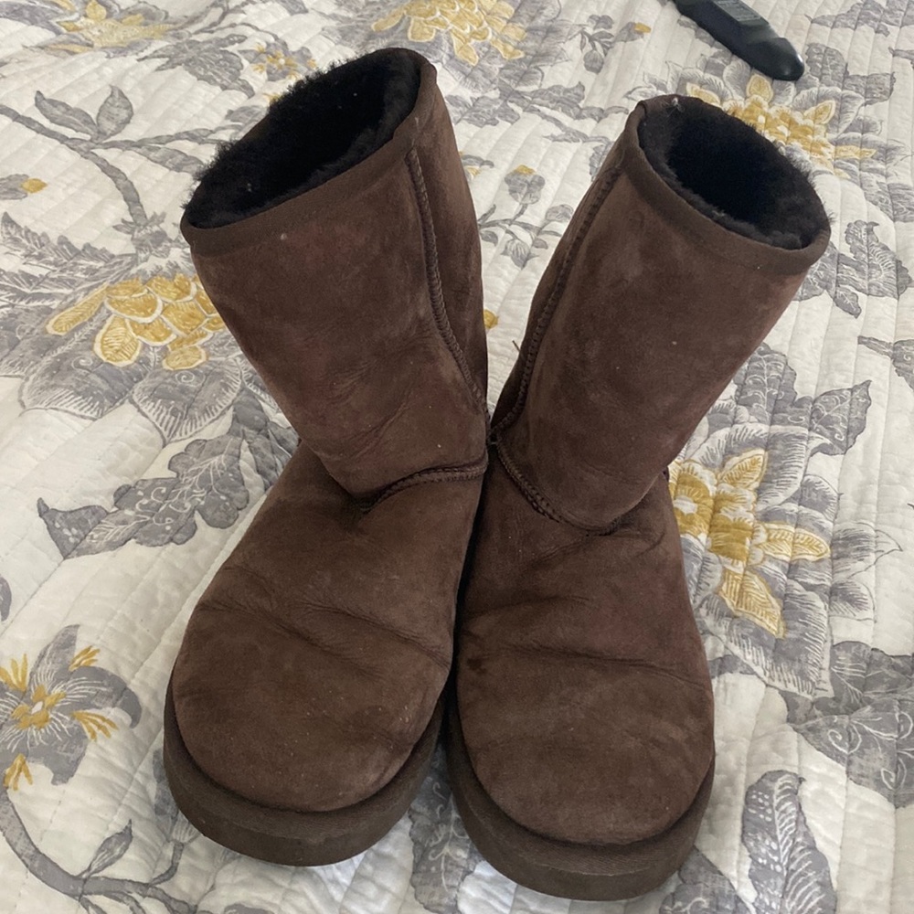 Uggs dark brown boot (women’s)